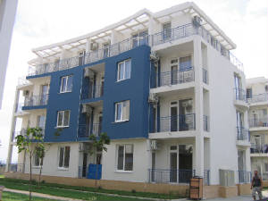 sunny.day3.building.jpg