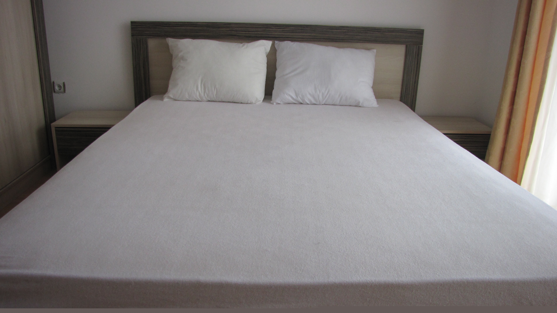 big.bedroom.jpg